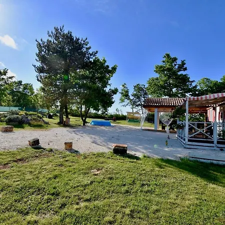 Summer On Spacious Ranch * Marčana