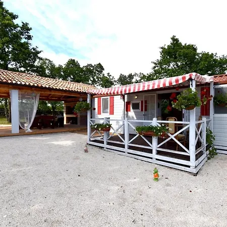 Summer On Spacious Ranch Ferienhaus Marčana