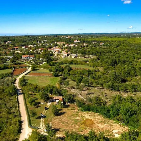 Summer On Spacious Ranch Marčana