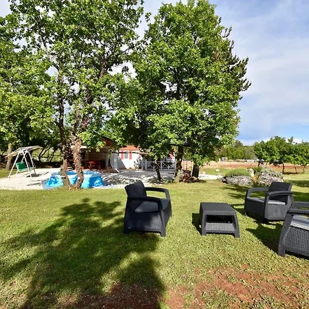 Summer On Spacious Ranch * Marčana