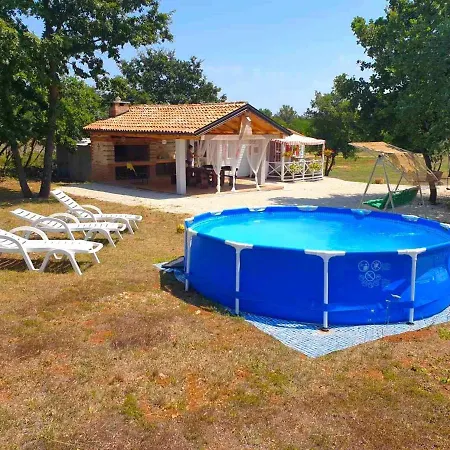 Summer On Spacious Ranch Ferienhaus Marčana